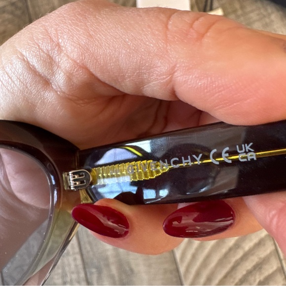 NWT GIVENCHY Gv Day Cat Eye Sunglasses 57mm - Brown
Denim - Picture 8 of 15